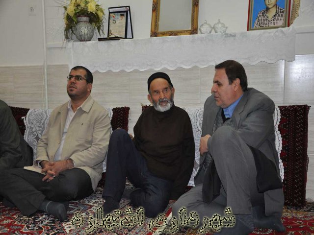 حضور شهردار و بخشدار در کنار پدر شهید رجبی 