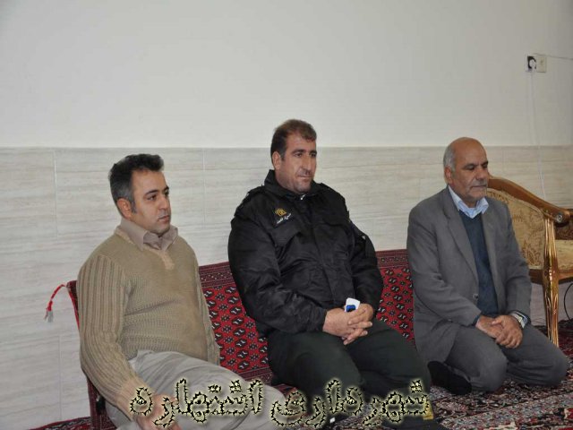 حضور مسئولین شهر در منزل شهید رجبی 