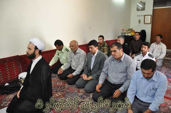 اقامه نماز در منزل شهید ابوالفضل مرادی 