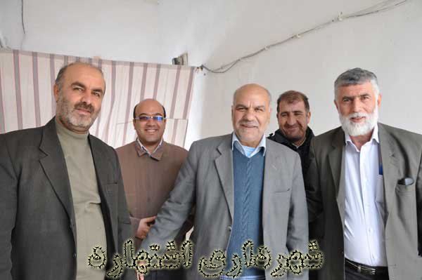 جمعی از مسئولین در کنار برادر شهید نوری 
